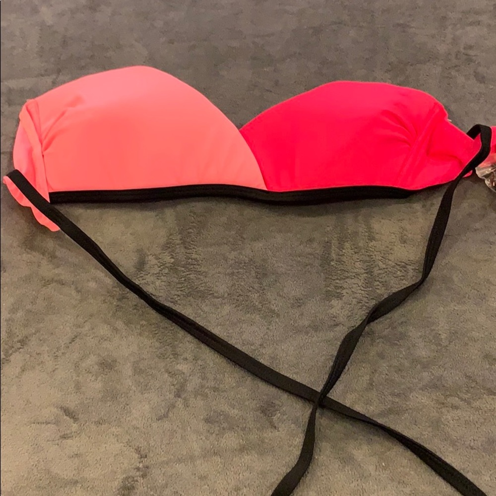 Two tone bandeau with attachable neck straps